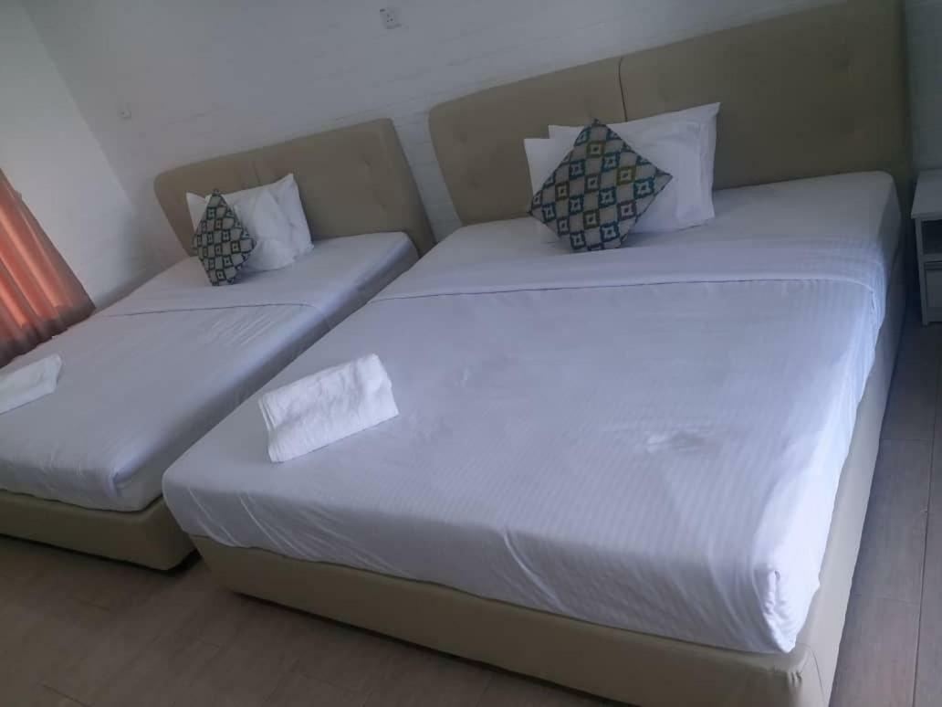 D Lima Beach Inn Pantai Cenang  Eksteriør billede