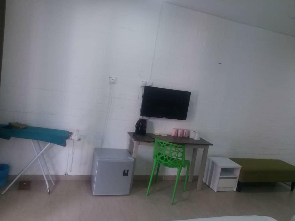 D Lima Beach Inn Pantai Cenang  Eksteriør billede